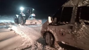 Kayseri'de tipide yollarda mahsur kalan bin 200 kişi kurtarıldı