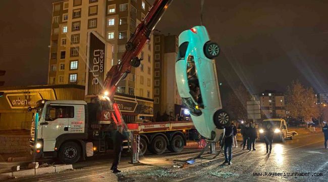 Takla atan otomobilinin kapıları zarar görmesin diye vinç getirtti