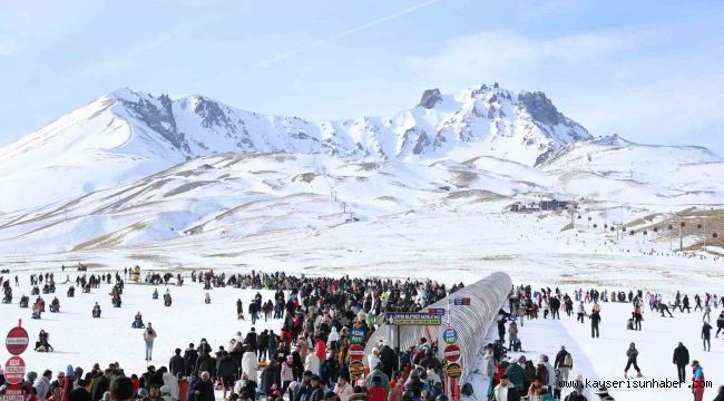 Erciyes hafta sonu 70 bin ziyaretçi ağırladı