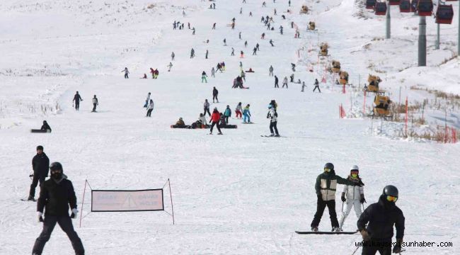 Erciyes'e hafta sonu ziyaretçi akını