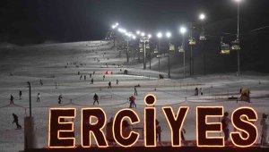 Erciyes'te gece kayağı başladı