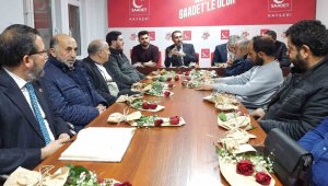 Saadet Partisi'nden aile değerlerine vurgu: Eşlere çiçek sürprizi