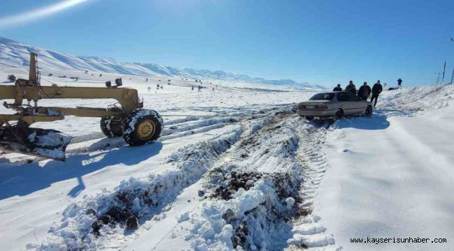 Tarlaya uçan araç kurtarıldı