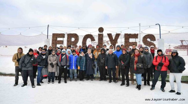 Başkan Büyükkılıç, turistlerle dolup taşan Erciyes'i ziyaret etti