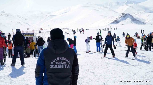 Büyükşehir zabıtası huzur ve esenlik için 724 görevde