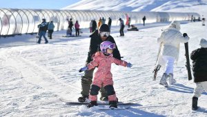 Erciyes Kayak Merkezi, yeni yılın ilk gününde 110 bin ziyaretçi ağırladı