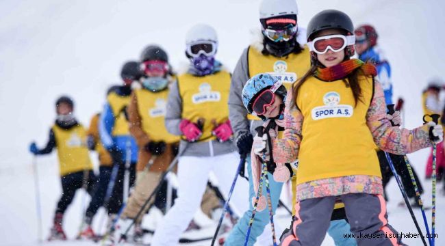 Erciyes Kayak Okulu'nda sömestir dönemi kayak ve snowboard eğitimleri başladı