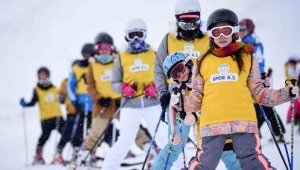 Erciyes Kayak Okulu'nda sömestir dönemi kayak ve snowboard eğitimleri başladı