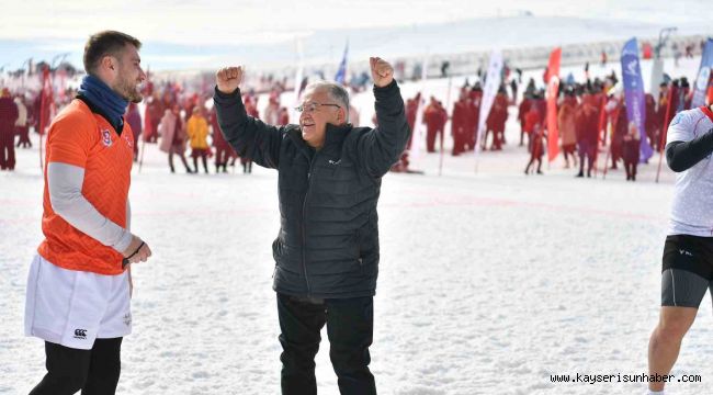 Erciyes'te Kar Ragbi Türkiye Şampiyonası nefes kesti