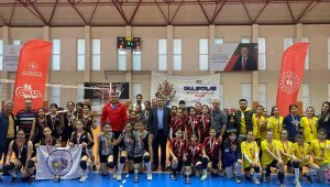 Okul sporları voleybol küçük erkek ve kız maçları sona erdi