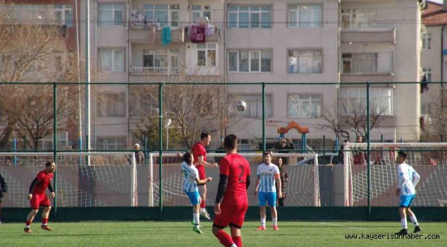 Özvatanspor geriden gelerek kazandı