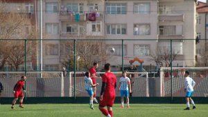 Özvatanspor geriden gelerek kazandı