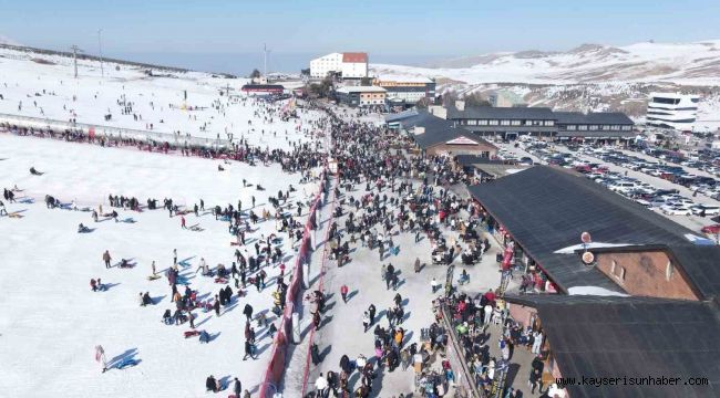 Sömestirin son hafta sonunda Erciyes'te adım atacak yer kalmadı