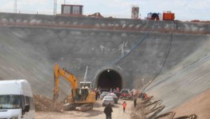 Hızlı tren şantiyesinde kaya düşmesi: 1 ölü, 1 yaralı